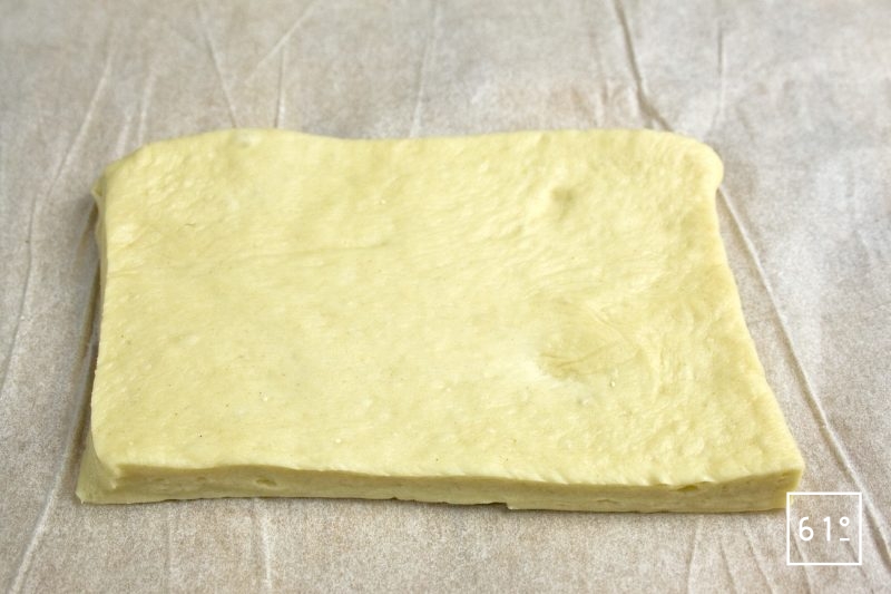 Découper des rectangles de 14 x 9 cm de pâte