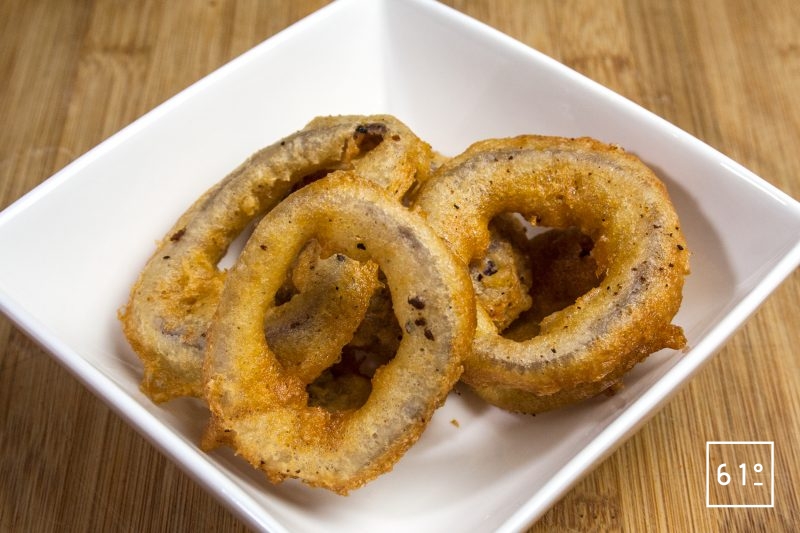 Beignets d'oignon frits - onion rings