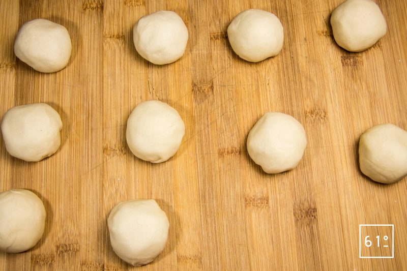 Tortilla maison - former des petites boules de pâte