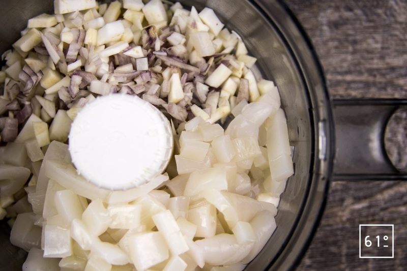 Calmar au pesto de persil et risotto de coco - ajouter les ingrédients à la chair de calmar