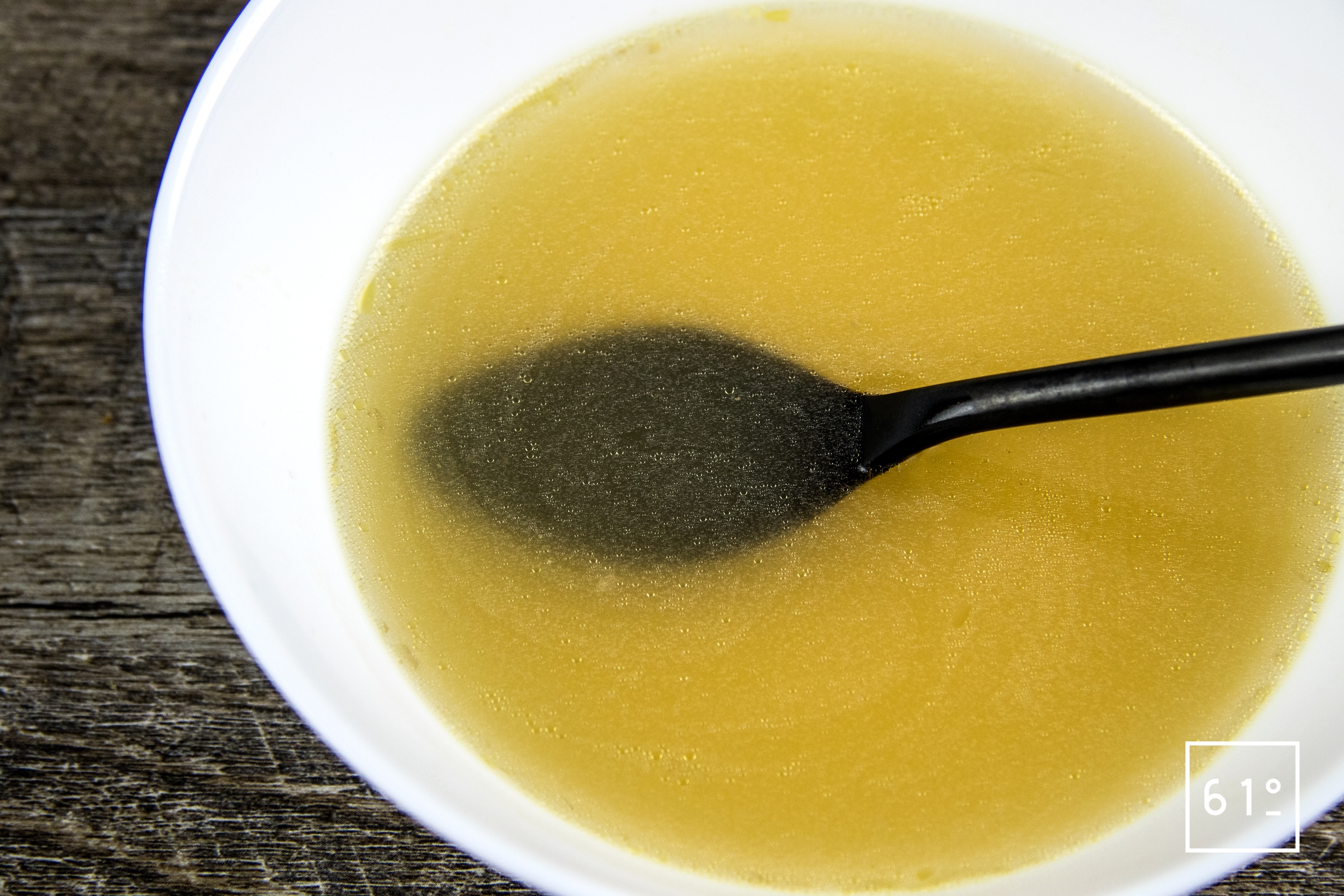 Bouillon aux épluchures d’asperge Recette 61°Degrés