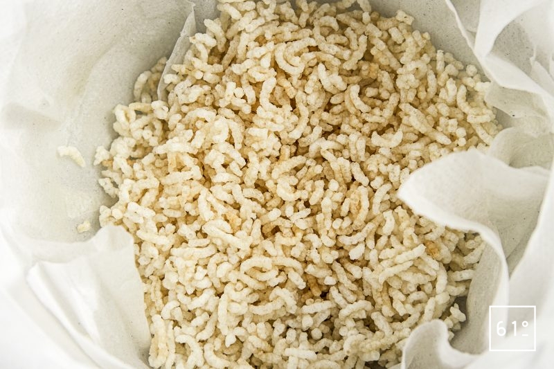 Riz soufflé - déposer sur un papier absorbant le riz soufflé