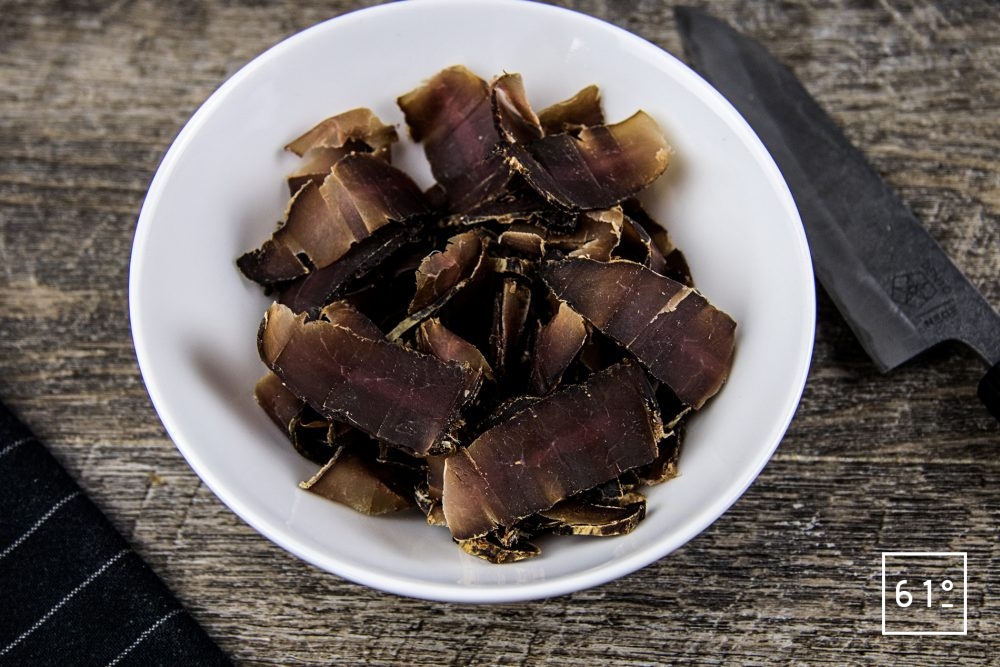 Sanglier séché à la sauce soja sombre | Recette | 61°Degrés