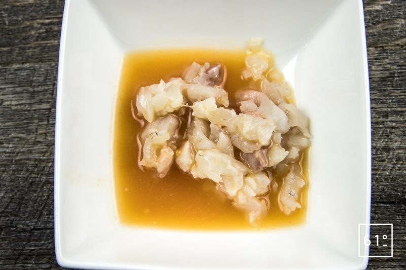Ceviche de dorade aux radis - mettre le tartare de dorade dans la sauce vinaigrée
