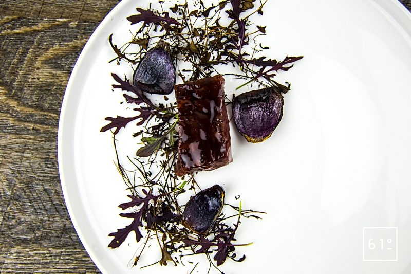 Entrecôte de Black Pearl cuite sosu vide à basse température et son laquage aux fruits rouges