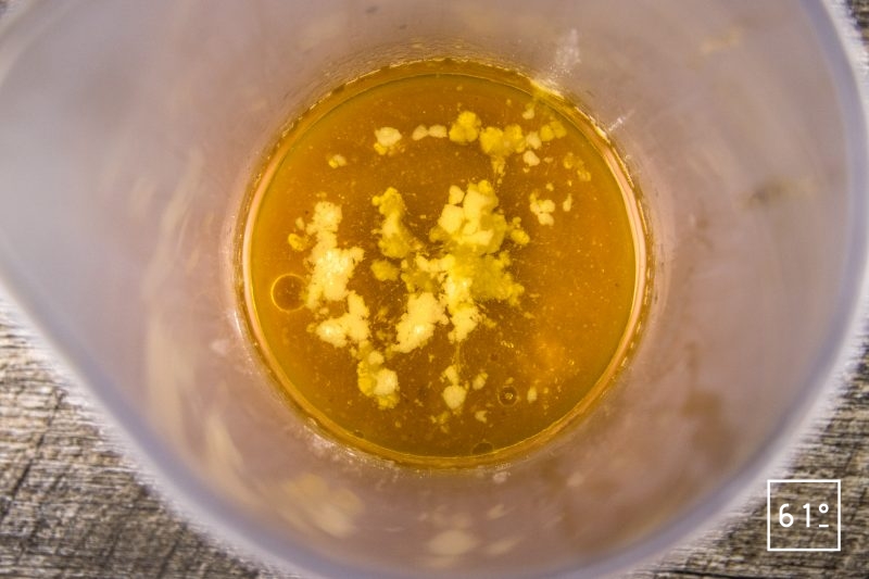 Soupe d'oursin dans sa coque de pomelo - rassembler l'huile d'olive Arbequina, la lécithine et le jus de pomelo