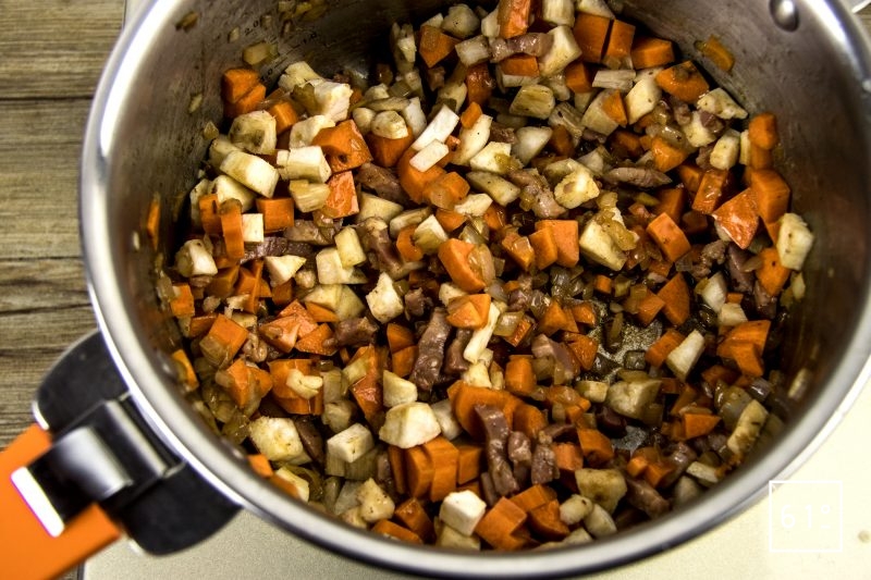 Bœuf bourguignon basse température sous vide - ajouter les carottes