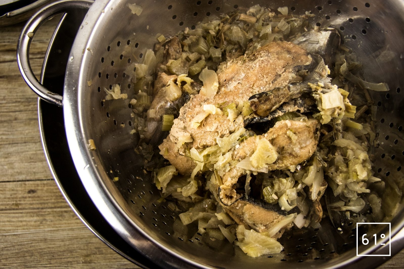 Fumet de tête de poisson et fenouil Recette 61°Degrés