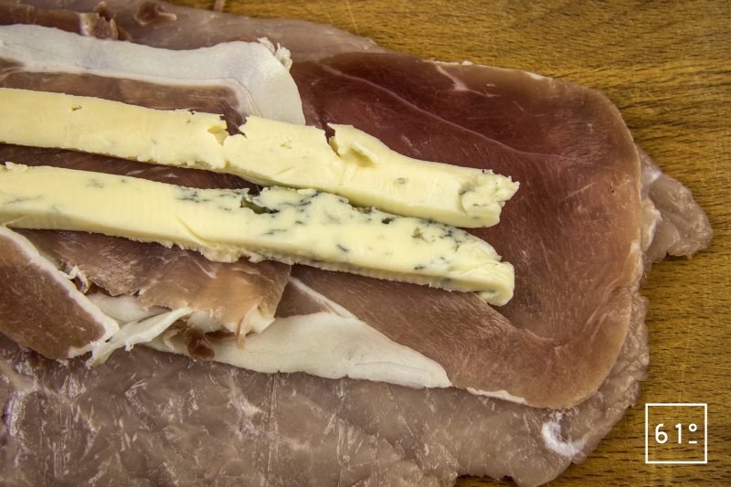Cordon bleu maison - déposer le jambon et le fromage sur le filet de dinde