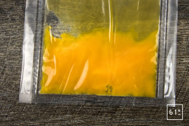 Sauce type bourguignonne - cuire les jaunes d’œuf à 67 °C pendant 35 minutes