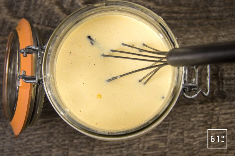 Crème anglaise sous vide à la vanille bleue - mélanger