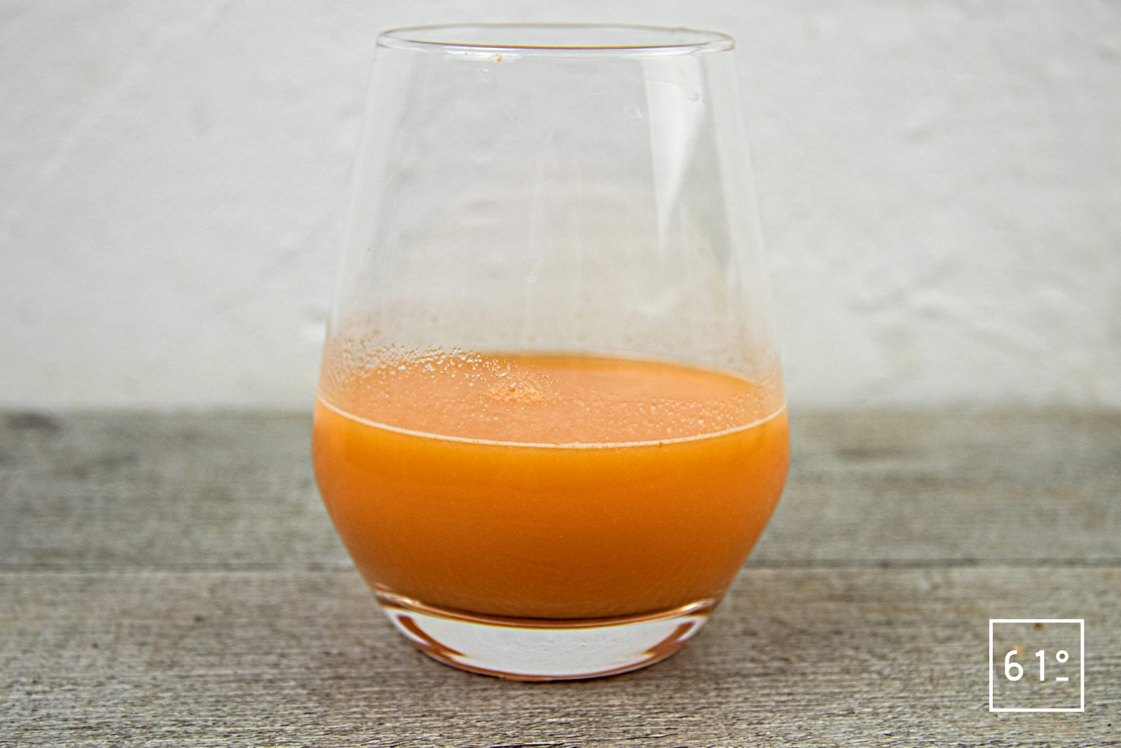 Jus de carotte, orange, poire, pomme et gingembre Recette 61°Degrés