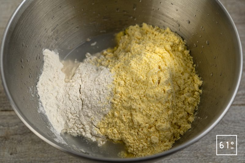 Pain bicolore au charbon et maïs - rassembler les ingrédients pour la pâte au maïs