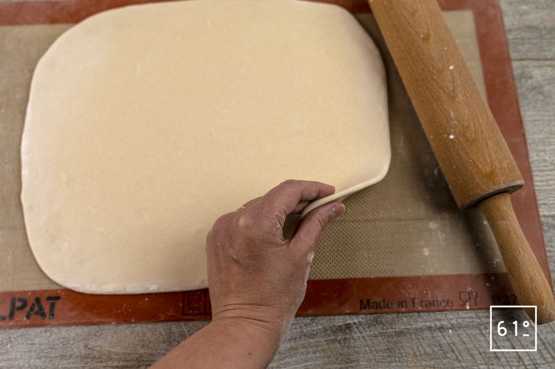 Udon fait maison - étaler la pâte sur une épaisseur de 3 mm
