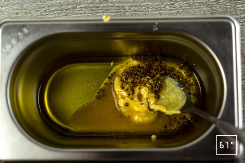 Poulet mariné à la moutarde - rassembler les ingrédients pour la marinade