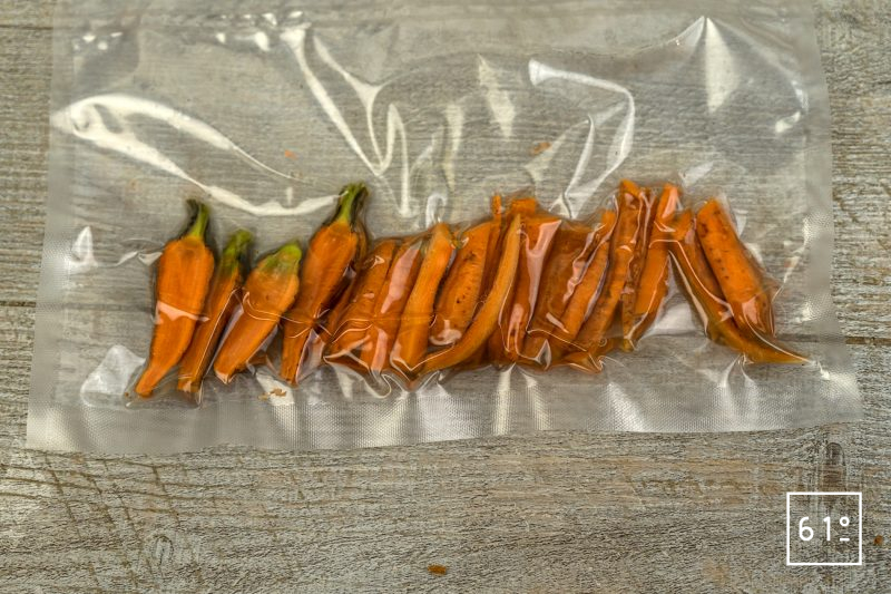 Ballotine de filet mignon marbrée accompagné de carottes et radis noir - mettre sous vide les carottes et cuire