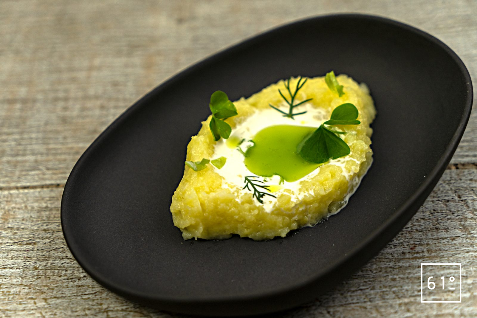 Écrasé de pomme de terre et huile de tiges vertes d’oignon | Recette