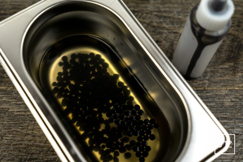 Caviar d'algues fumées - fabriquer les sphères