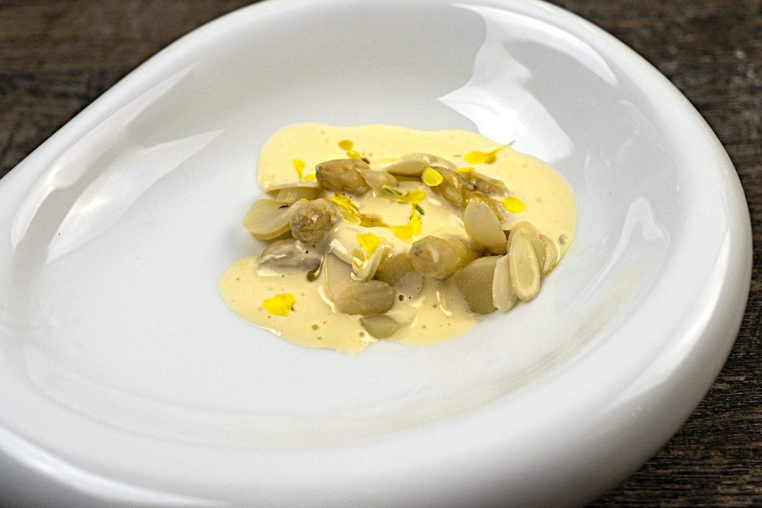 Asperges sous vide et sa sauce hollandaise Recette 61°Degrés