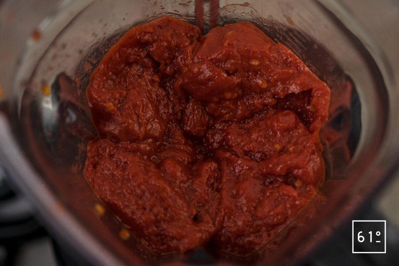 Cuir de pulpe de tomate - mixer la pulpe