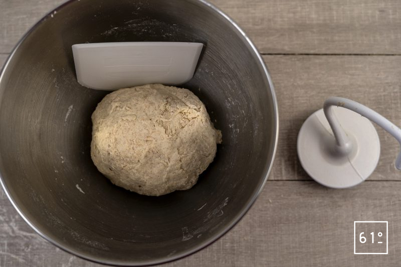 Muffins anglais vegan au levain - fraser la pâte