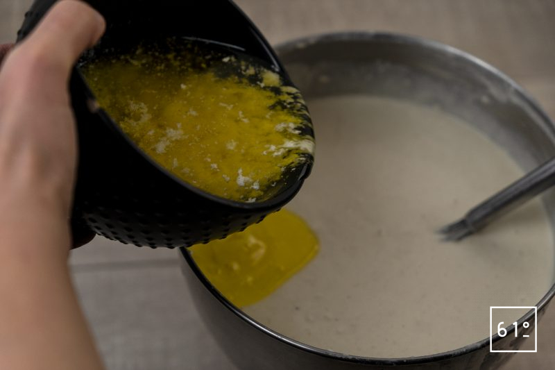 Gaufres au levain - incorporer le beurre fondu
